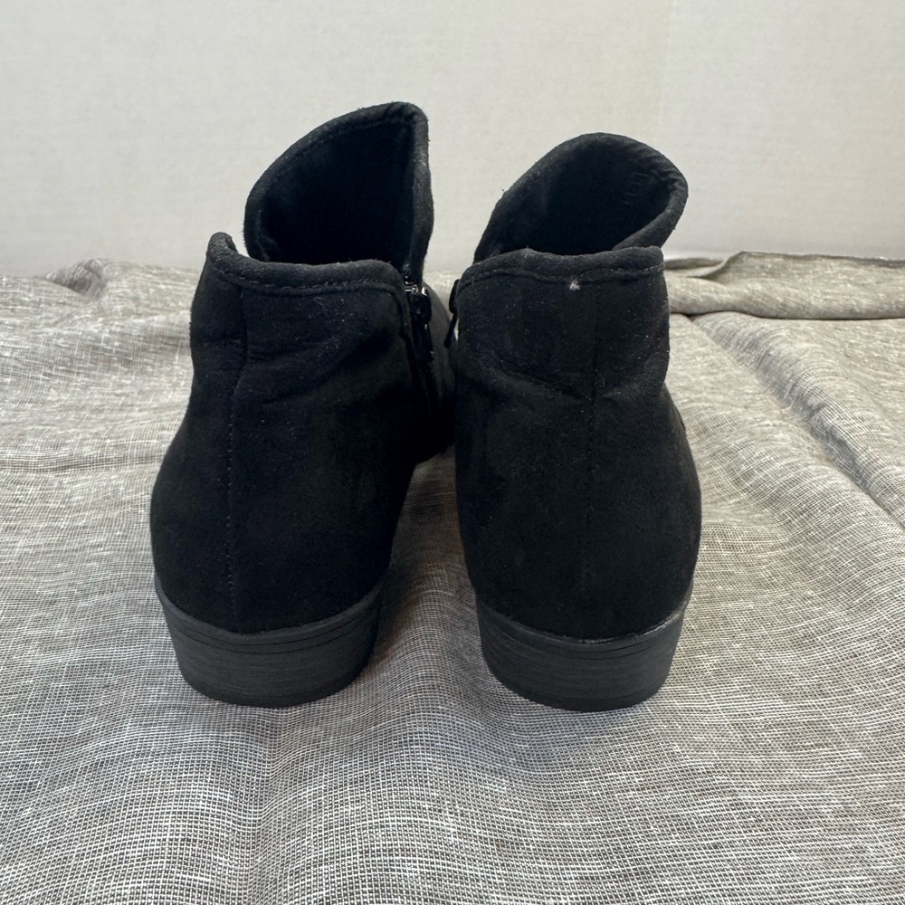 Sleek Black Ankle Booties with Minimalist Design - Picture 4 of 6